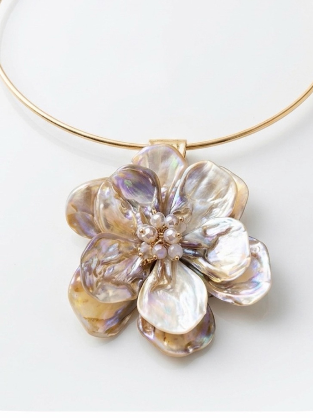 NWT ⚜️🐚⚜️ GARDENIA Floral Shells Chocker Necklace
